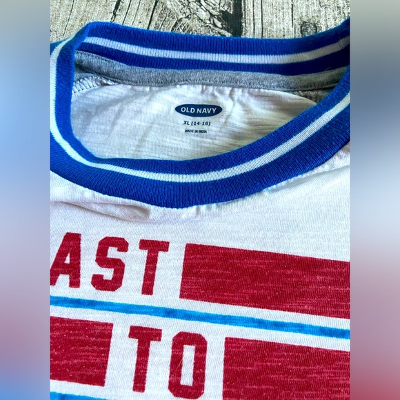 Old Navy short sleeve graphic tee. Boys size XL (14-16) Like new condition. - Picture 2 of 5